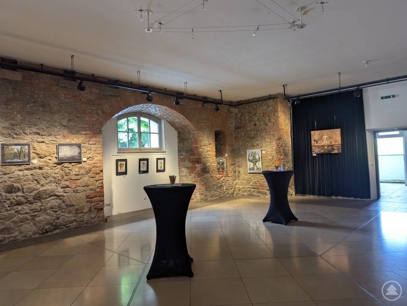 Freie Künstler e. V. und PUB Písek mit Kunst im Kapuzinerstadl