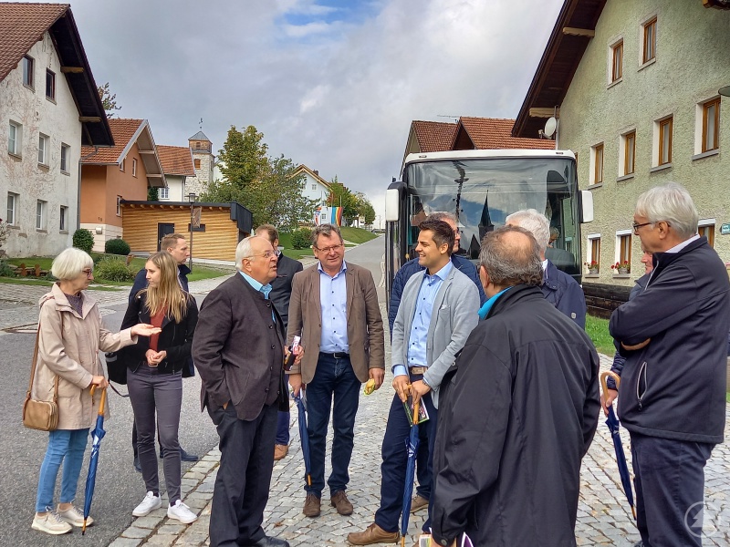 Erfahrungsaustausch, Vernetzung und Anregungen für die eigene ILE-Arbeit – diese Ziele verfolgte die Exkursion der ILE Brückenland ins Ilzer Land, deren Startpunkt in der Gemeinde Eppenschlag war.