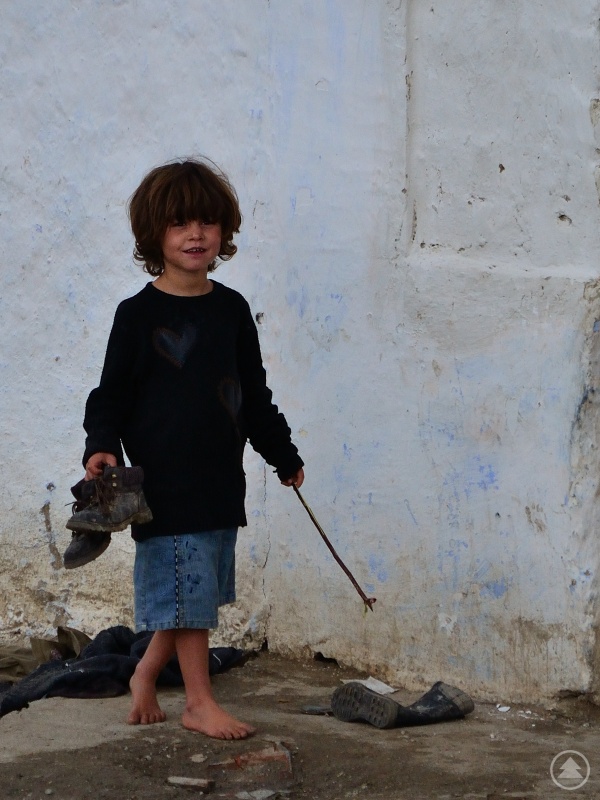 Weihnachtstüten und Lebensmittel-Pakete damit Kinder satt werden.