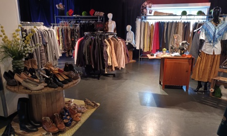 Kleidertauschparty im Jugendcenter 4You: Eine Deggendorfer Erfolgsgeschichte geht in die nächste Runde