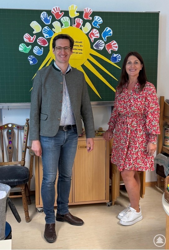 Der neue Kindergarten, das Gewerbegebiet und die Struktur der Gemeinde waren die großen Themen des Austausches von Landtagsabgeordnetem Dr. Stefan Ebner mit Rinchnachs Bürgermeisterin Simone Hilz. 299955NE945_20240903-rinchnach-baut-fuer-die-kleinsten_hpyn.jpg