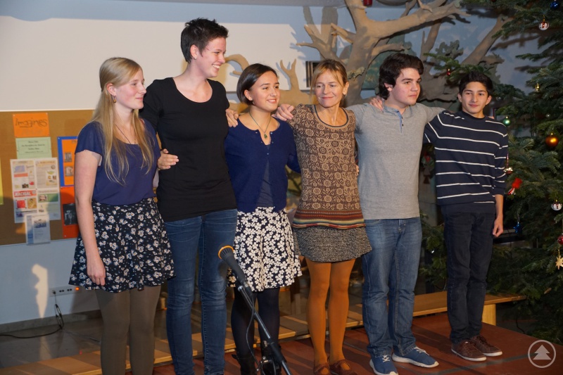 Die Gstanzlgruppe (v. l.) Karolina Wolf, Teresa Domani, Caterina Reith, Veronika Schagemann, Julian Vater, Christopher Moritz