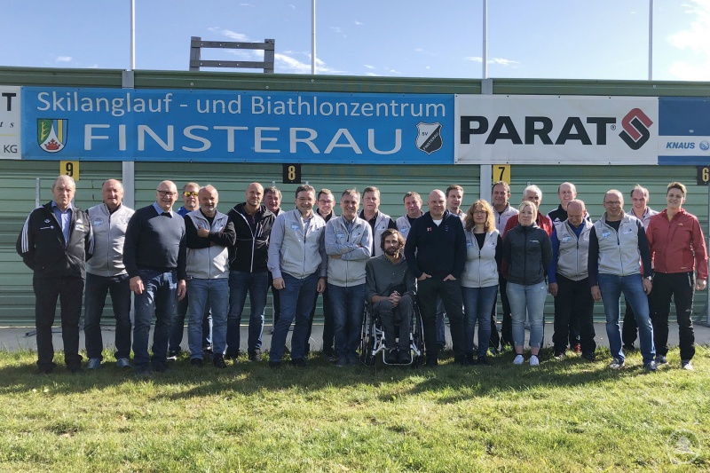 Gemeinsam mit ihren Helfern empfingen Christian Eder (2.v.l.) und Karl Eder (3.v.r.) die Delegation aus Schweden.