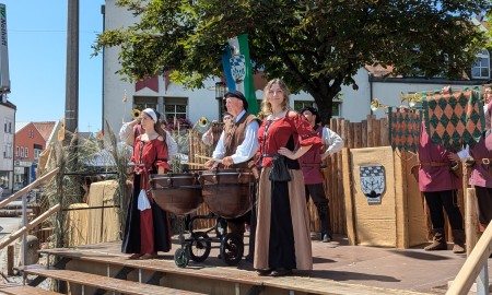 Endlich wieder Nibelungenmarkt in Plattling: Pledelingen lebt auch 2024 hoch, hoch, hoch!