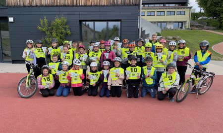 Alle Neuschönauer Viertklässler bestehen die Radfahrprüfung