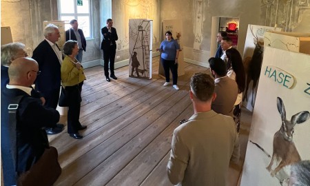 Brücken bauen zwischen Universität und Unternehmen: Präsident Prof. Dr. Bartosch zu Gast im Schloss Wolfstein