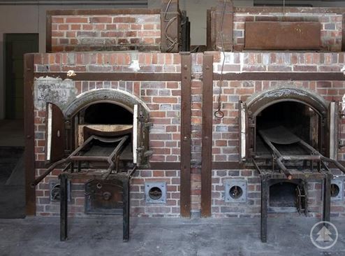 Brennöfen im Krematorium der sogenannten Baracke X in der KZ-Gedenkstätte Dachau Historische Verbrennungsöfen aus Backstein im Krematorium der KZ-Gedenkstätte Dachau