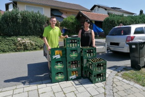 Die Gewinnübergabe des Partypakets 2019 – Brauerei Hacklberg