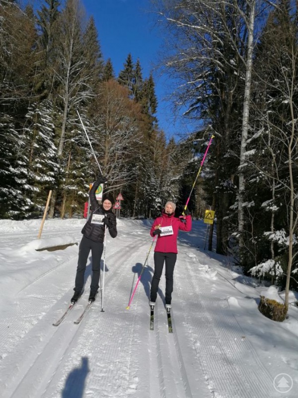 Elena und Christina beim Langlaufen im Nationalpark