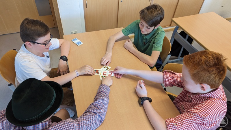 Nachhilfe gabs bei den bayerischen Kartenspielen wie Watten und Schafkopf.