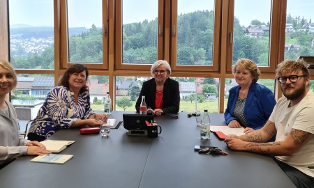 Parlamentarische Staatssekretärin Dr. Bärbel Kofler besucht Regen