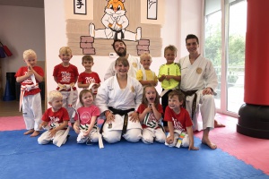 Die Mini-Tiger des Karate Club legen Prüfung ab