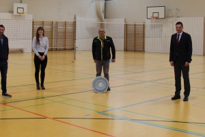 Doppelturnhalle des Gymnasiums Waldkirchen in neuem Licht