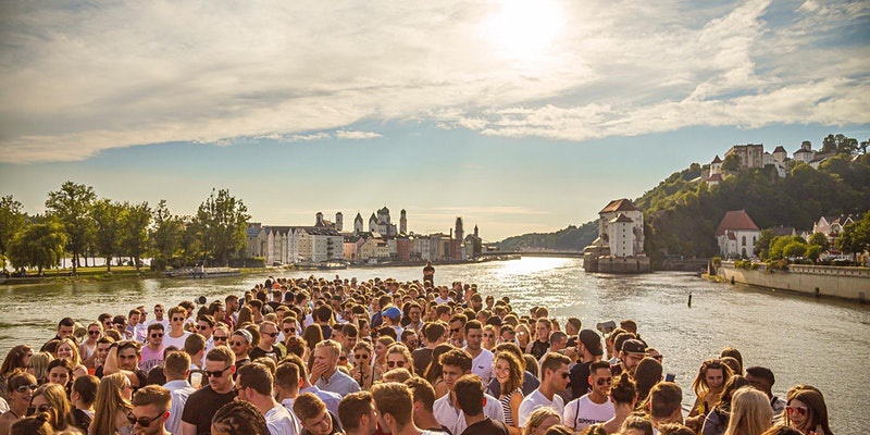 Flyer/Grafik zum Event: Ins tiefe Blau mit Klingande 2022 am Mi., 01.06.2022 - So., 21.08.2022 von 17:30 bis 22:00 Uhr