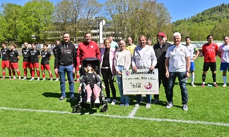 FC Sturm Hauzenberg sammelt 4.000 Euro f&uuml;r schwerstbehinderte Heidi