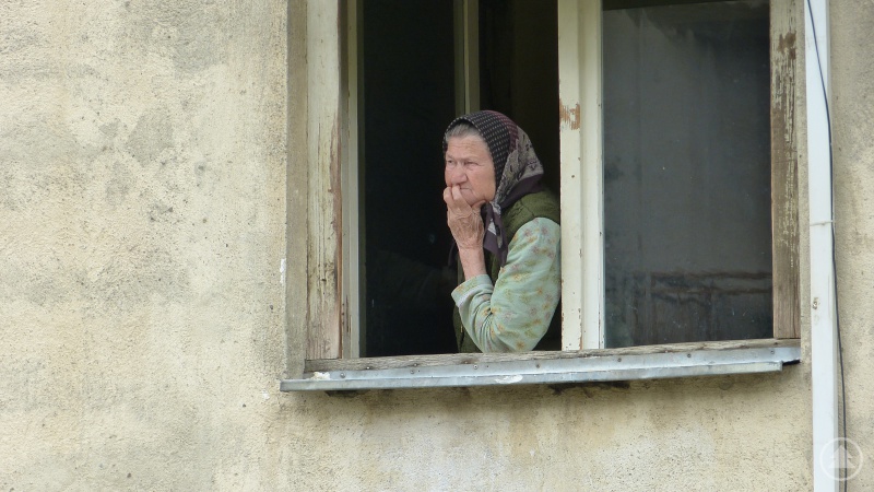 Ältere Menschen hoffen auf Hilfe: das neue Projekt „Pflegepatenschaften“ ermöglicht den Besuch der Schwester der Caritas-Hauskrankenpflegestation!