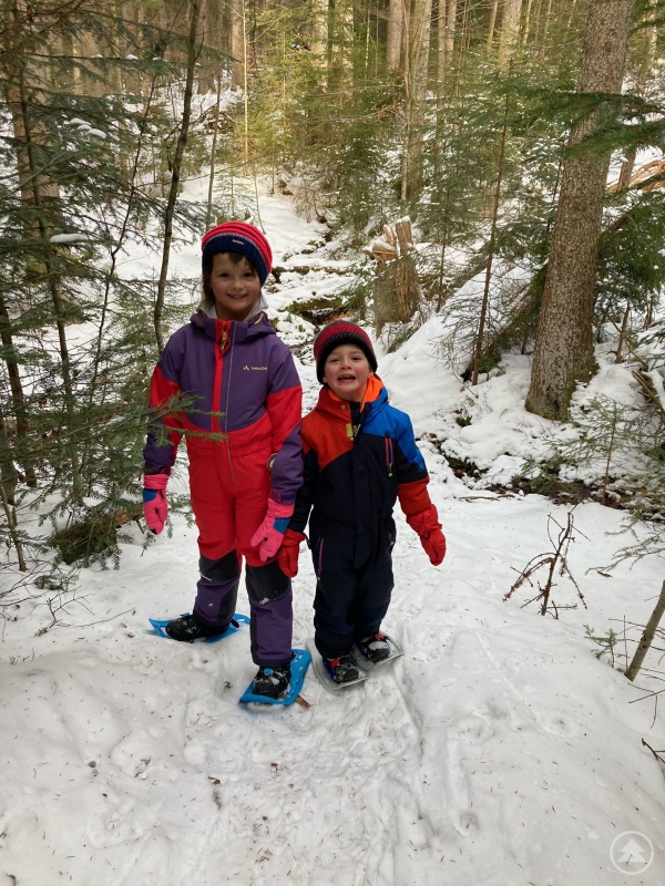 Hermine und Xaver aus Waldhäuser beim Schneeschuhwandern.