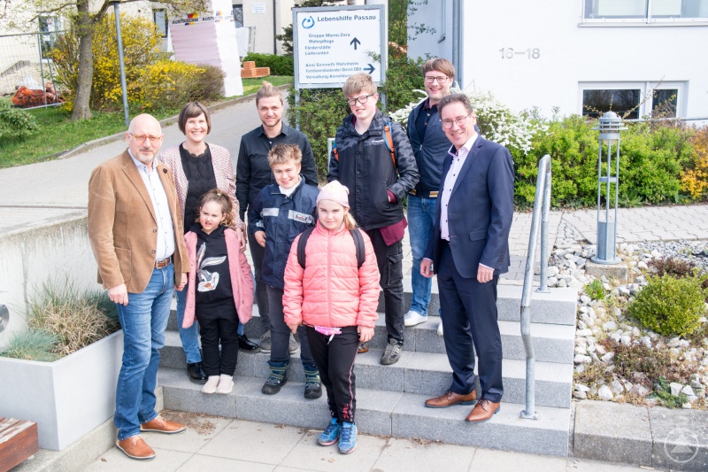 v.l.n.re: MdL Manfred Eibl, Stefanie Schneemayer (begleitete die Kinder zu einem Ausflug), Guido Degenhardt, Uwe Klinger, Geschäftsführer Thomas Hofbrückl