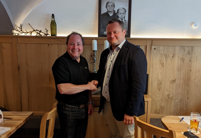 Demm gratuliert Behringer