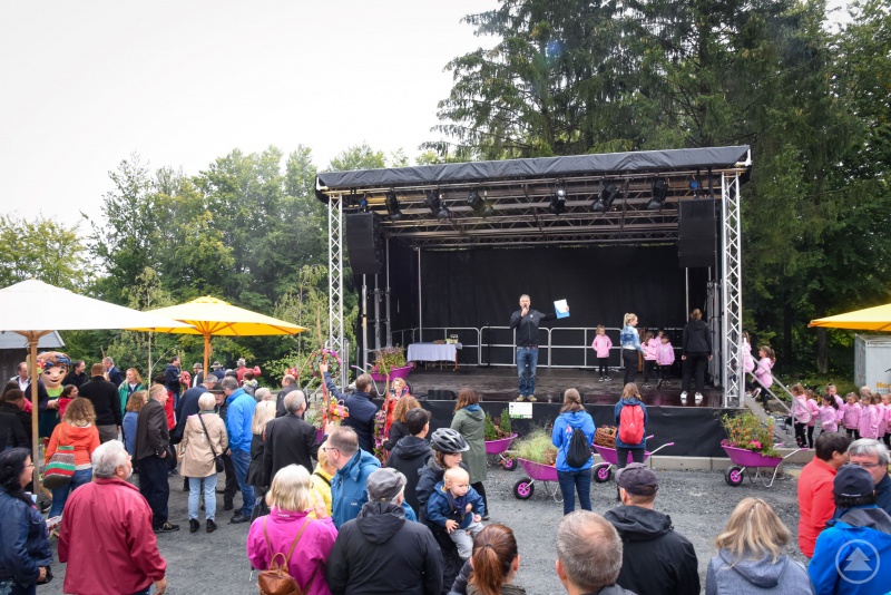 Vom wechselhaften Wetter haben sich die Besucherinnen und Besucher nicht abhalten lassen – auf dem Baustellenfest war immer was los.