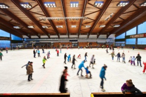 Bayerns beste Eishalle steht in Regen!