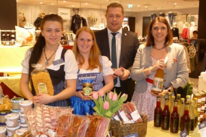 Kaufhaus Bauer ist jetzt „Meine Einkaufswelt im ARBERLAND“