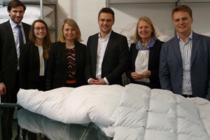 Wirtschaftsjunioren Passau besichtigen weltbekanntes Bettenhaus Mühldorfer