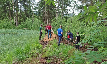 Gymnasium hilft bei Mooreinsatz