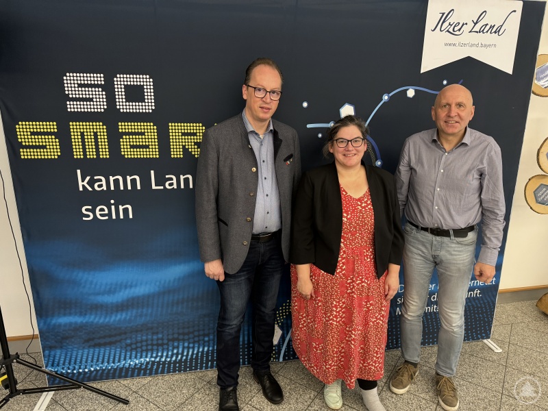 v. li: MdL Martin Behringer, 1. Bürgermeisterin Dr. Carolin Pecho und Herr Max Bauer 2.Bgm.