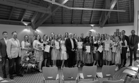 Neun Staatspreise an Pflegeschüler der Kliniken Am Goldenen Steig überreicht