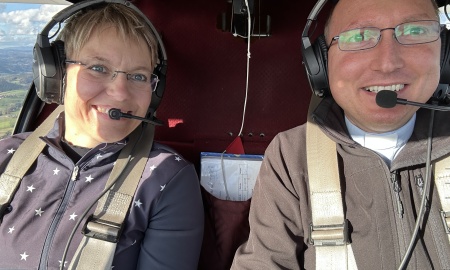 Emma (10) gewinnt den Hauptpreis – und lässt die Mama fliegen Junge Freyungerin zieht das große Los bei Gewinnspiel des Landkreises und der Kommunen auf der  Landesgartenschau