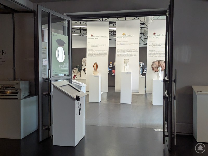 Ein Blick, ein Wow: Schon vor dem Betreten der Ausstellungsräume kommt man ins Staunen Eingang zur Ausstellung