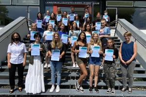 Neues 24-köpfiges Schulsanitäts-Team startklar für Erste Hilfe und Verantwortung am LLG