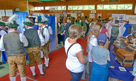 Internationale Volksmusikmesse an Pfingsten in Regen