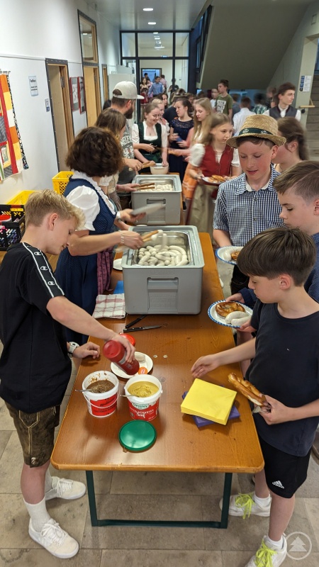 In den Pausen gab es traditionell Weißwürste und Brezen.