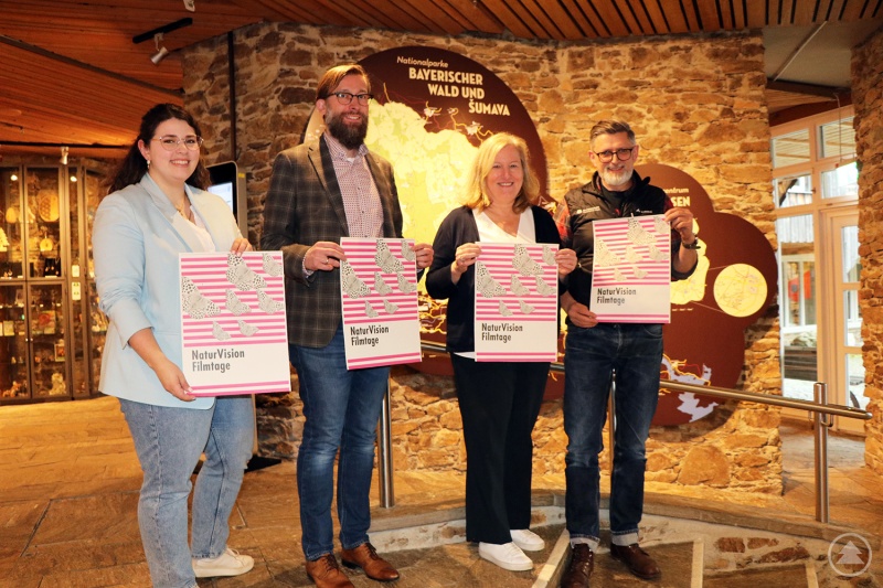 Wollen an der sehr guten Zusammenarbeit festhalten: Gabriela Rauscher, Kulturreferentin vom Landkreis (v.l.), sowie der zuständige Sachgebietsleiter Christian Fiebig, Natur-Vision-Festivalleiterin Beatrix Wesle und Christian Binder, Leiter vom Hans-Eisenmann-Haus.