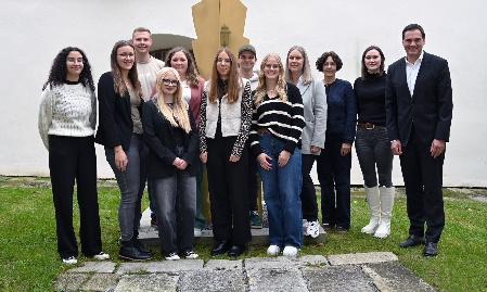 Landratsamt feiert erfolgreichen Abschluss der Nachwuchskräfte