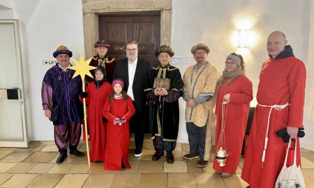 Sternsinger besuchen B&uuml;rgermeister Andreas Rother im Passauer Rathaus