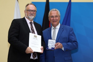 Oberbürgermeister Jürgen Dupper mit Kommunaler Verdienstmedaille in Silber ausgezeichnet