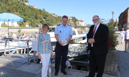 Installation und Inbetriebnahme der ersten Löschwasserentnahmestelle der Feuerwehr am Rathausplatz