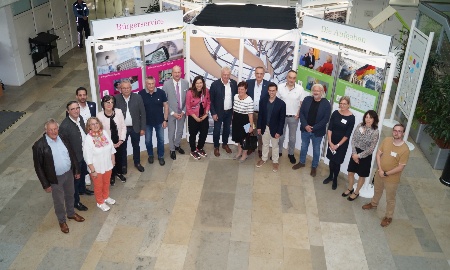 „Eine Ausstellung, die wichtiger ist, denn je“: Offizielle Eröffnung der Wanderausstellung „Deutscher Bundestag“ im Landratsamt