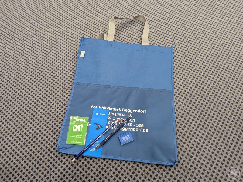 Schöne Überraschung! Dieses tolle Tascherl bekam jeder Gast zur Begrüßung geschenkt Geschenketasche mit Bleistift, Kugelschreiber, Lesezeichen und Handyputztuch