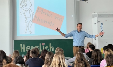 Jugendbuchautor begeistert in einer Lesung am Landgraf-Leuchtenberg-Gymnasium
