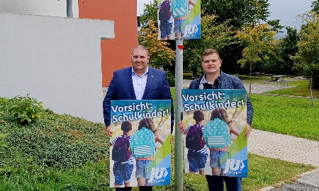 JU-Schulanfangsplakate für mehr Sicherheit auf dem Schulweg