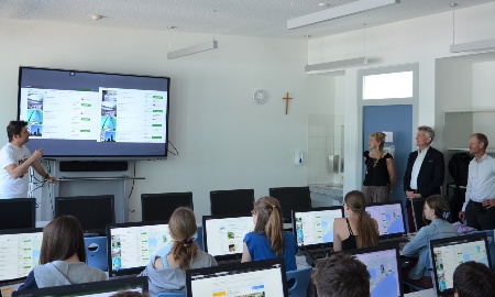 Förderprogramm „Digitale Schule der Zukunft“ in Zwiesel perfekt umgesetzt und fest verankert