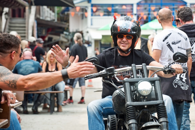 Heiße Maschinen, laute Motoren und beste Party-Stimmung in der lebenden Westernstadt Pullman City.