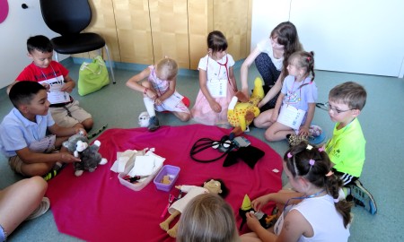 Die Angst vor der Untersuchung verloren - Rund 45 Kindergartenkinder besuchen das Gesundheitsamt