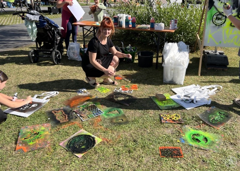 Nadine Straßer von der Passauer Kunstgalerie Art Factory ncstreetsart® leitete den Workshop. Nadine Straßer von der Passauer Kunstgalerie Art Factory ncstreetsart® leitete den Workshop.