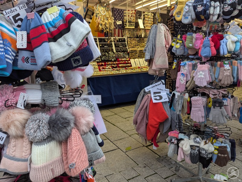 Wer auf der Suche nach warmen Accessoires war, wurde beim Herbstmarkt auf jeden Fall fündig. Warme Mützen und Handschuhe werden beim Herbstmarkt verkauft