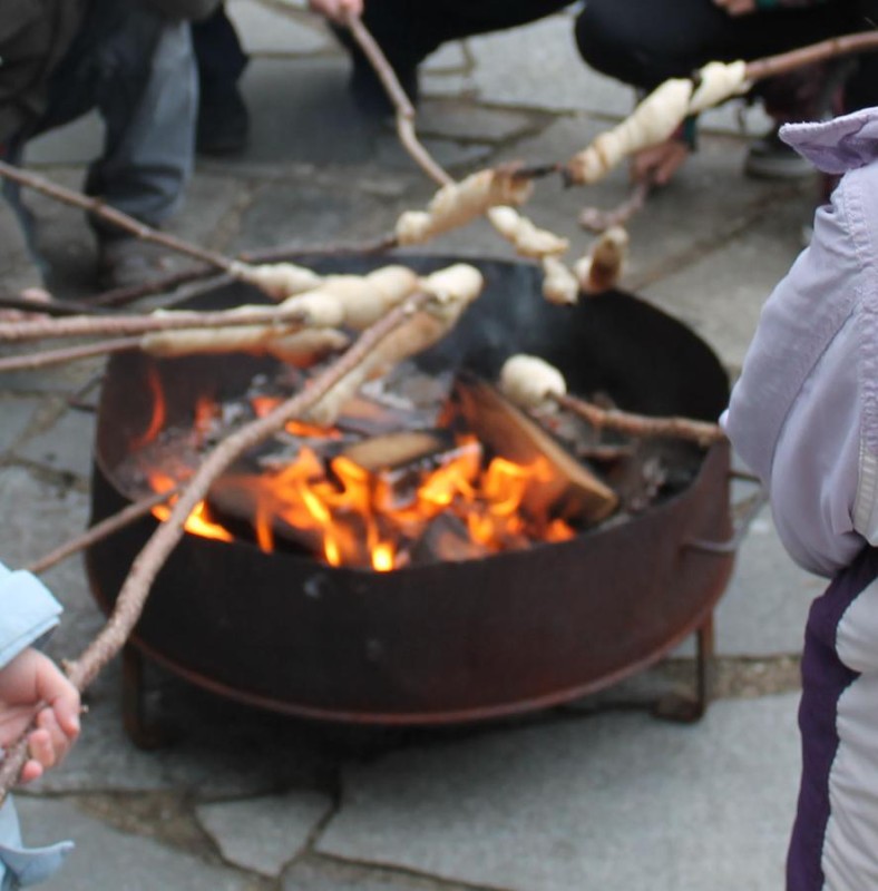 Flyer/Grafik zum Event: Stockbrotgrillen am Mi., 18.02.2026 von 14:00 bis 15:30 Uhr